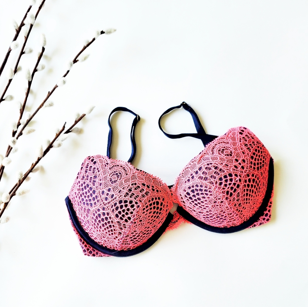 Victoria's Secret Very Sexy Push-Up Bra - 32D